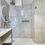 Luxury 1-bedroom At Mercury Lägenhet *