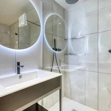 Apartment Luxury 1-bedroom At Mercury