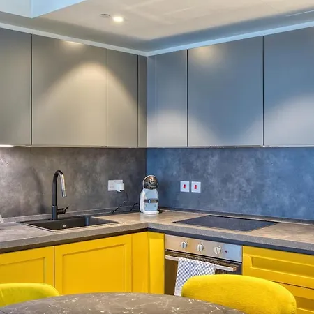 Luxury 1-bedroom At Mercury